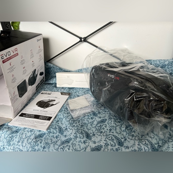 [Free add on item] Evo VR Pro Level 360 VR headset and controller - Picture 6 of 8